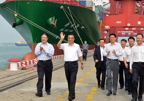 總理視察港口規範物流操作加強進出口貿易