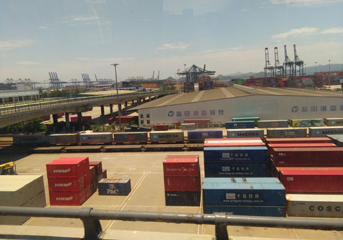 香港進口深圳貨物在鹽田港口裝卸