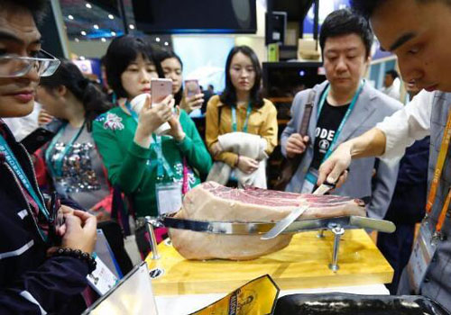 Taste imported food at the expo